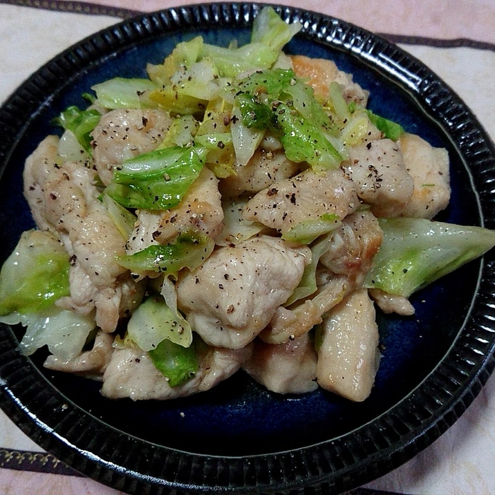 ご飯がすすむ!鶏むね肉とキャベツのガーリック炒め